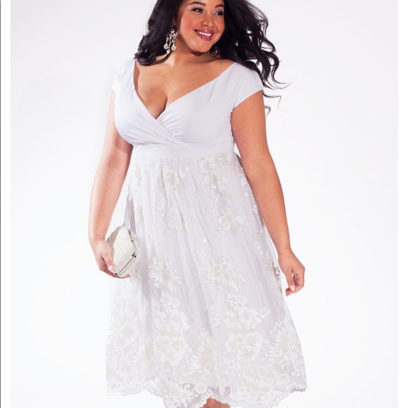 Dresses & Skirts - Plus Size Wedding Dress Dresses & Skirts - Plus Size Wedding Dress